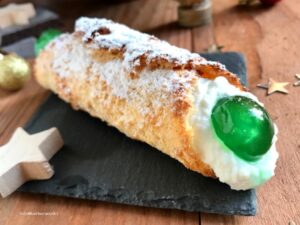 Cannoli di pandoro alla crema di ricotta, golosi