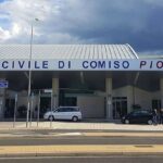 Comiso, due catanesi arrestati mentre rubavano 20 tombini dell'aeroporto