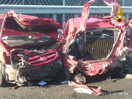 Incidente su autostrada Ct-Sr, vittima precipita da viadotto