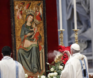 Papa: basta violenza su donne, nel mondo troppi fili spinati