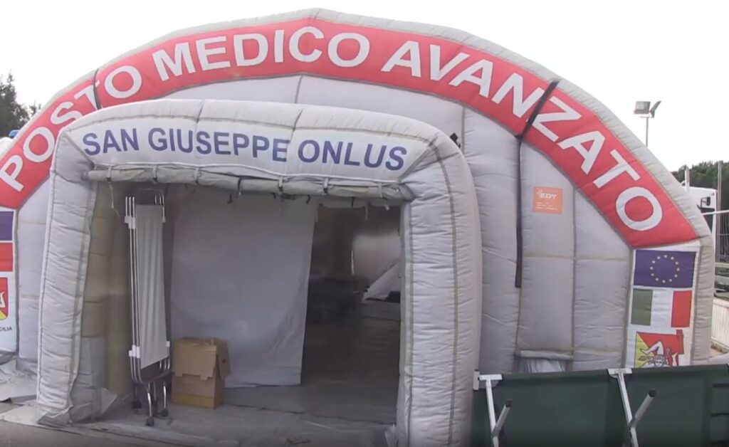 Posti letto esauriti, ospedale da campo montato a Palermo VIDEO