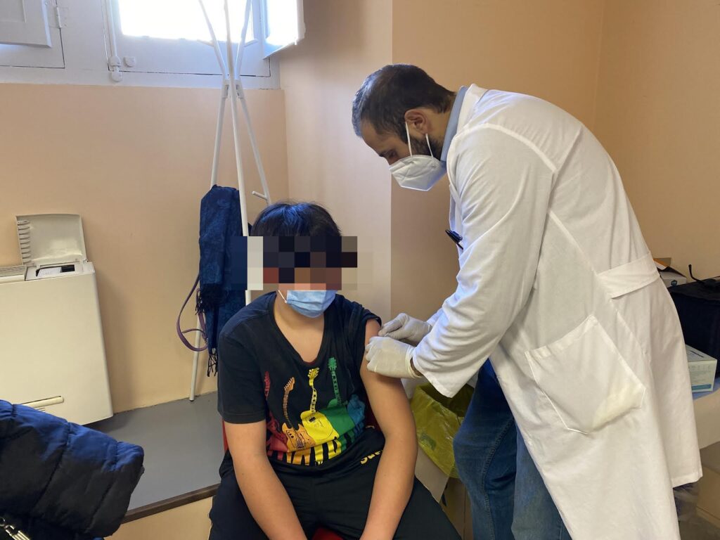 Covid, al via campagna "booster" per target 12-15 anni: da oggi le prenotaz