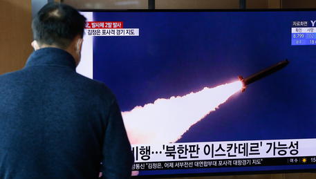Corea del Nord testa missile 10 volte la velocità  del suono
