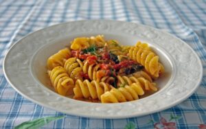 Dieta mediterranea ancora sul podio: è il regime dietetico migliore del 202