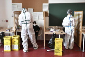 Covid: Francia, 'i casi reali sono un milione al giorno'