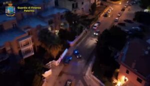 Sequestro beni ad avvocato indagato per peculato