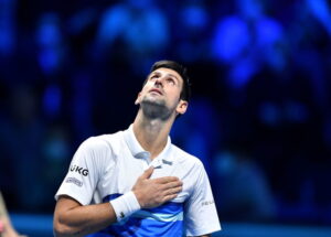 Djokovic atterrato a Dubai dopo l'espulsione dall'Australia