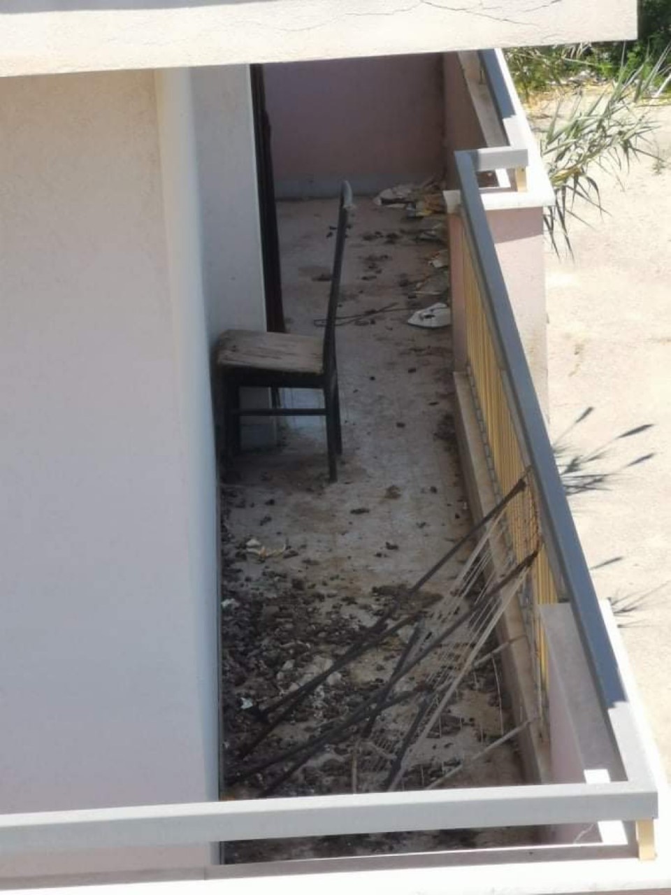 Vittoria, la casa dell’accumulatore seriale, tra animali ed escrementi FOTO