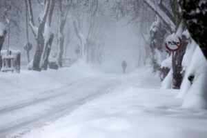 Turchia: forte nevicata blocca autostrada Istanbul-Ankara