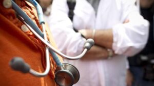 Covid, i no vax sono più di quanto pensiamo: quasi 19mila i sanitari