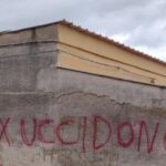 Seconda scuola siciliana imbrattata dai no vax FOTO