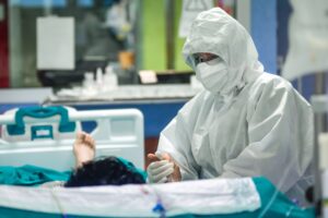 Due mamme positive partoriscono: la 31enne muore, la 57enne sopravvive