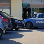 Cassiere sviene, banditi armati si spaventano e fuggono a mani vuote