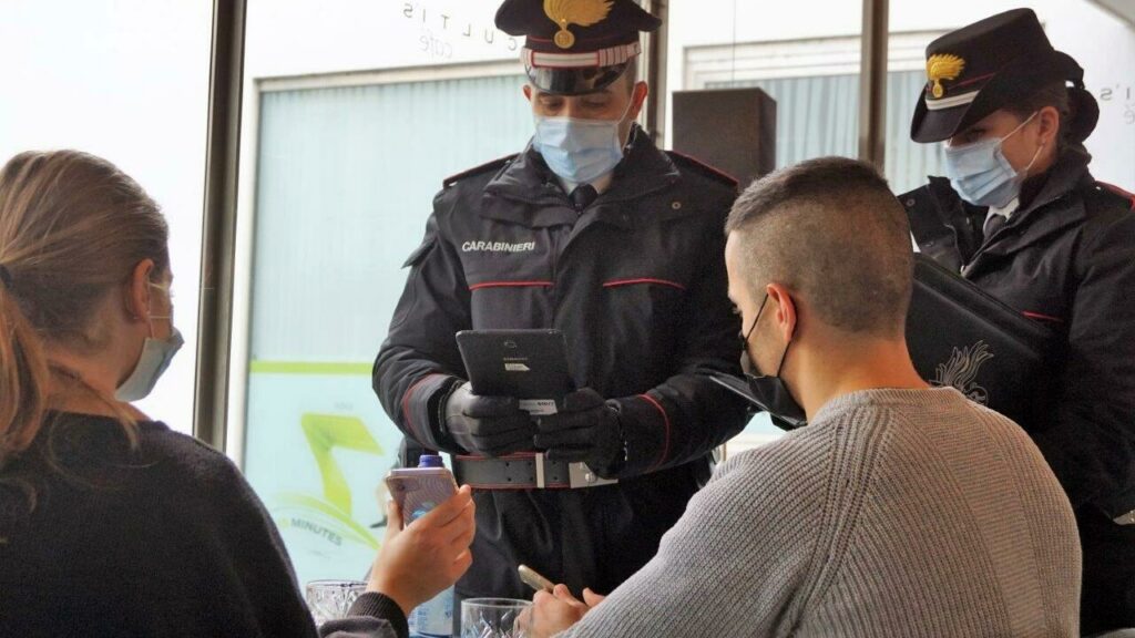 Il certificato verde brucia la ruota dei colori