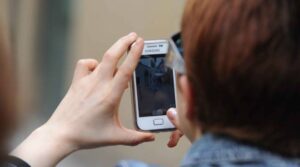 Adesca bambina ragusana sul web, beccato dalla polizia postale