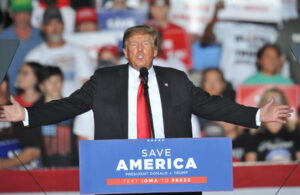 Trump: "Con Biden si rischia una terza guerra mondiale"