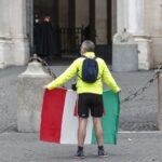 Mattarella lascia Quirinale, folla lo applaude, pranzo in famiglia