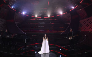 Elisa in testa alla classifica generale