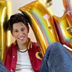 Tenta di difendere la madre e viene ucciso a 22 anni dal compagno di lei