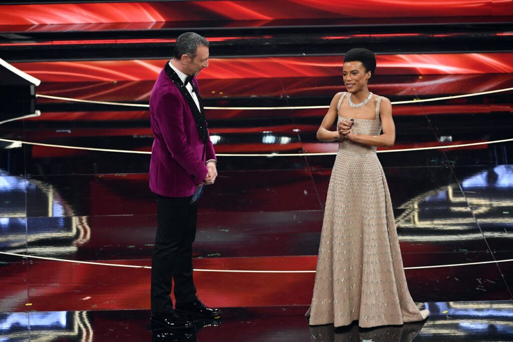 Sanremo 2022: Gli abiti da sogno di Lorena Cesarini illuminano l'Ariston