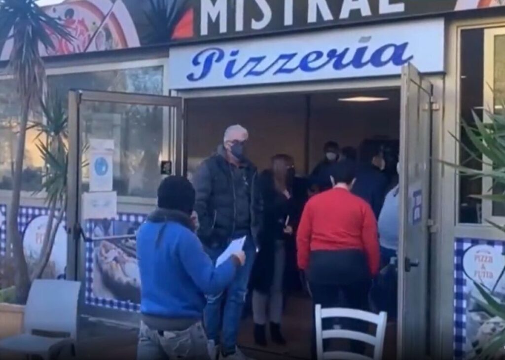 Covid, pizza e vaccino in Sicilia VIDEO