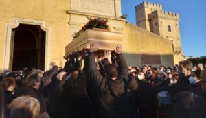 L'addio a Vincenzo Carrubba, l'operaio annegato nel lago artificiale