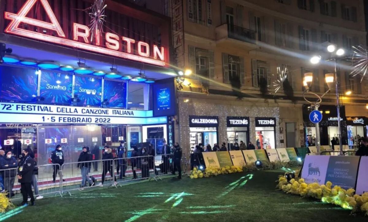 Sanremo, siciliani col green pass falso per entrare all’Ariston: denunciati