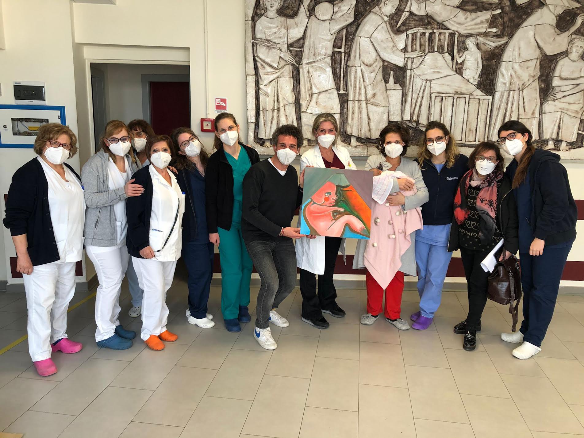 All’ospedale Guzzardi donato un quadro al reparto di ostetricia