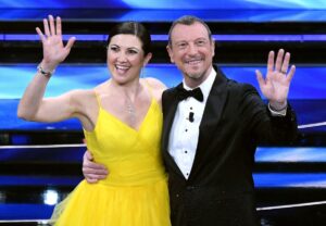 Sanremo 2022: Giovanna Civitillo, sfoggia look colorati