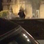 Giovane si tuffa nella fontana dello Stretto a Modica