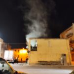 Casa a fuoco a Jungi, residenti fuggono dal balcone