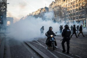 Covid: Francia, 97 fermi e 513 multe per proteste no-vax