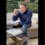 Salvini ascolta Penso Positivo di Jovanotti, e mostra tampone negativo