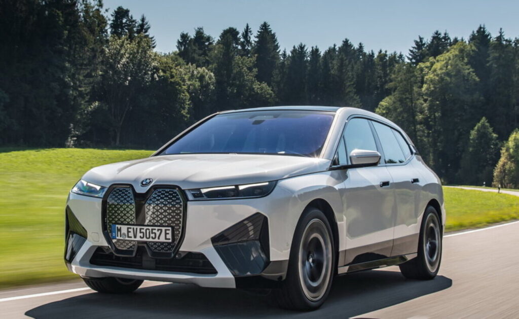 Bmw iX, elettrica di lusso