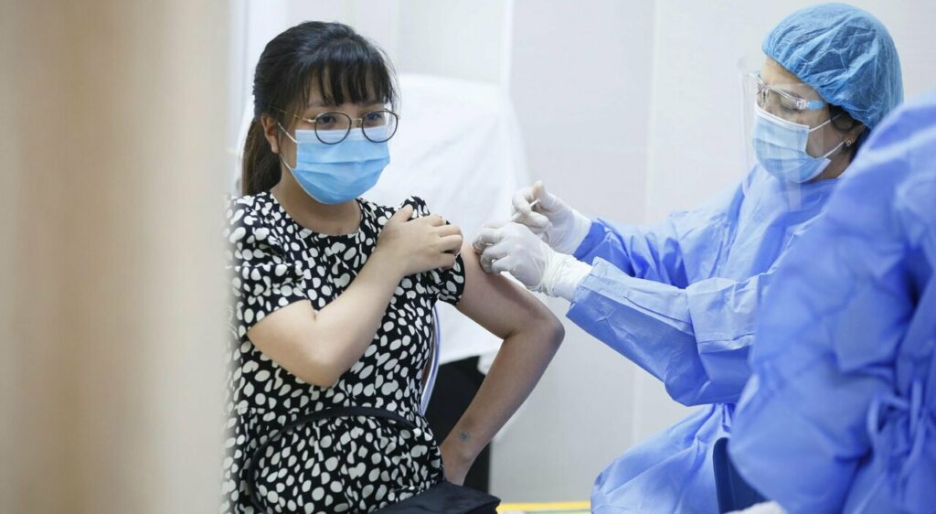 Covid, quarta dose vaccino, via libera dell'Aifa per gli immunodepressi