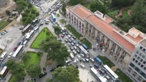Proteste, dopo i camion gli autisti: ingorgo chilometrico a Palermo VIDEO