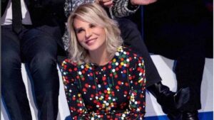 C’è posta per te, Maria De Filippi strega con l’abito a pois:marca e prezzo