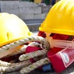 Incidenti lavoro: si ribalta con escavatore, muore operaio
