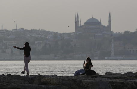 Covid: Turchia rimuove obbligo mascherine all’aperto