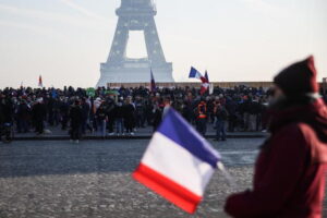 Covid, la Francia sospende il super green pass dal 14 marzo