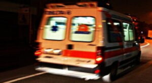 Nonno fa retromarcia, investe e uccide nipote di due anni