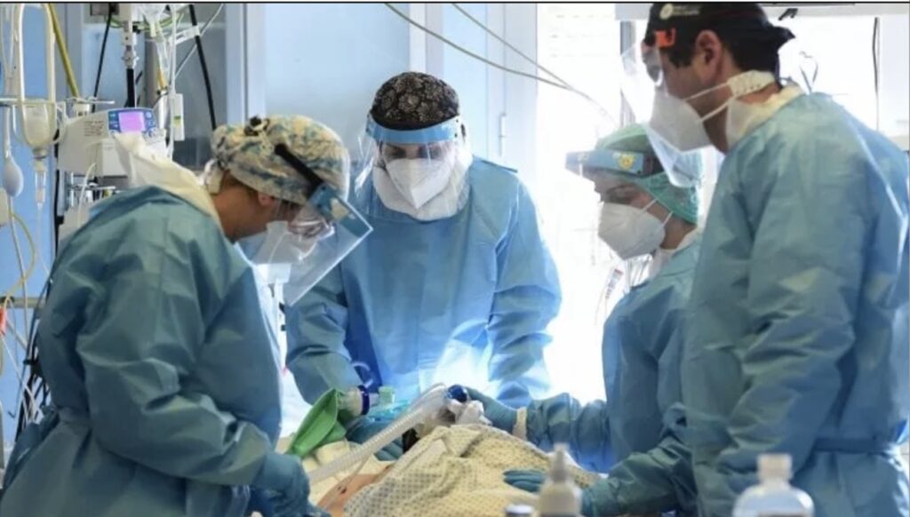 Tumore con metastasi regredisce dopo il vaccino anti-Covid, un caso