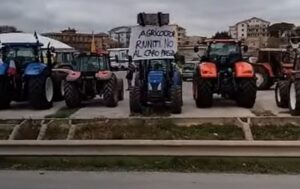 “Non si può lavorare per produrre debiti”, agricoltori e allevatori del territorio ibleo in rivolta