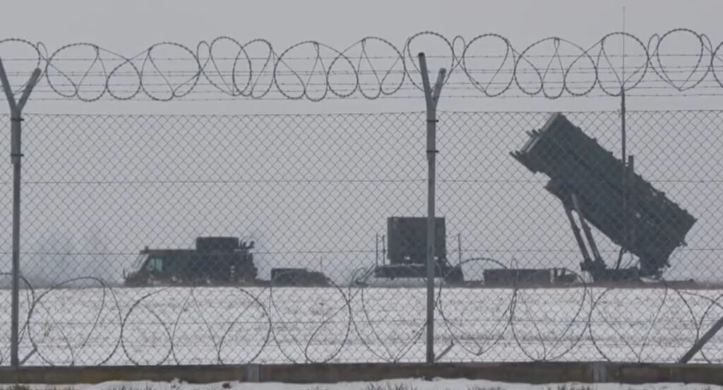 La Nato contorna il conflitto bellico alle sue frontiere, per circoscriverlo