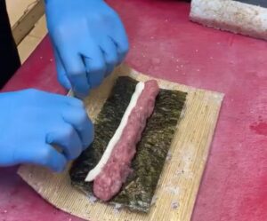 Sushi di carne, uramaki di roast beef e guncan di cinisara: VIDEO ricetta