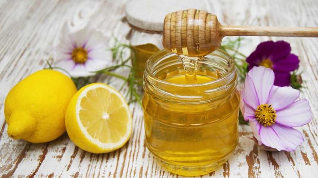 Perch&eacute; bere acqua e miele tutte le mattine: in molti lo fanno