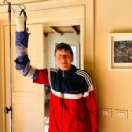 Gianni Morandi operato alla mano