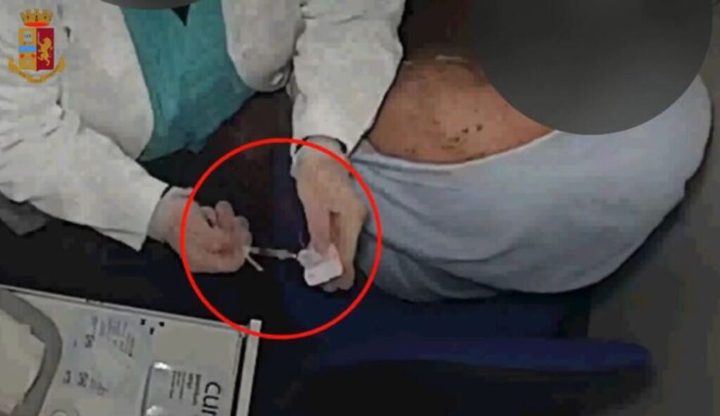 Infermiera siciliana fingeva di iniettare i vaccini: scoperti 47 casi