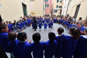 Vaticano: scuole cattoliche, rispetto Chiesa o dimissioni