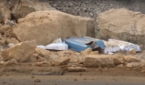 La frana notturna nelle immagini girate sul posto da Mareamico